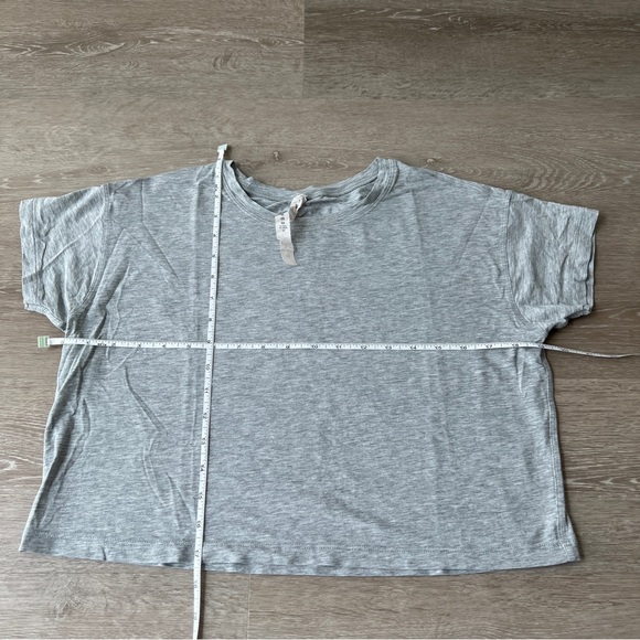 Lululemon Cates Tee Heathered Core Light Grey Size 4 - Picture 6 of 7